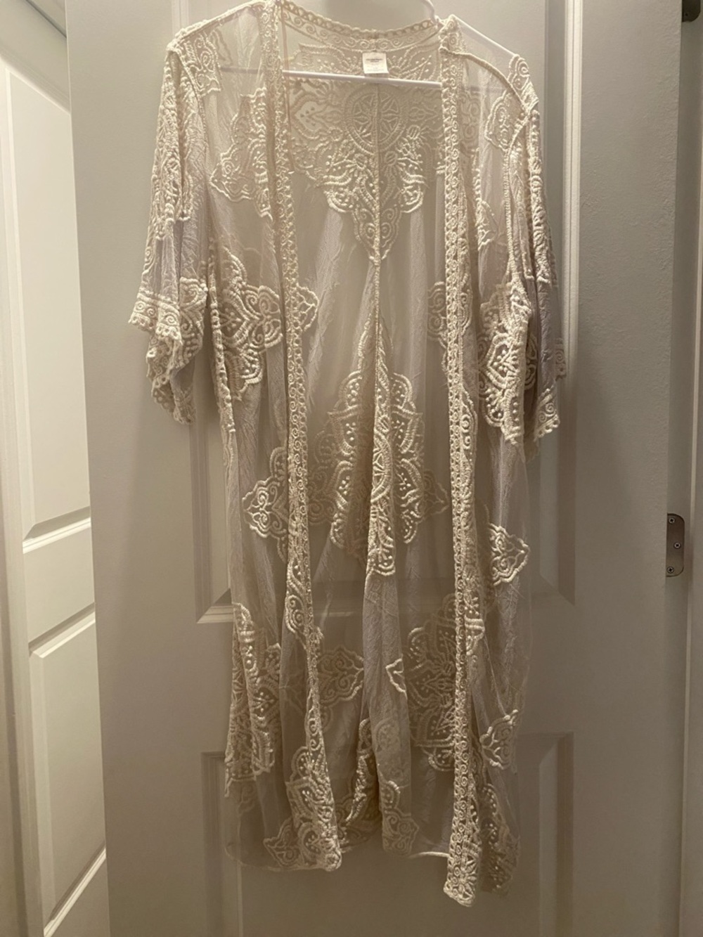 Beautiful  Kimono Size S, Color: Off White